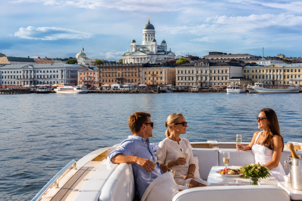 Helsinki sightseeing-risteily: koe kaupunki mereltä käsin yksityisellä luksusjahdilla
