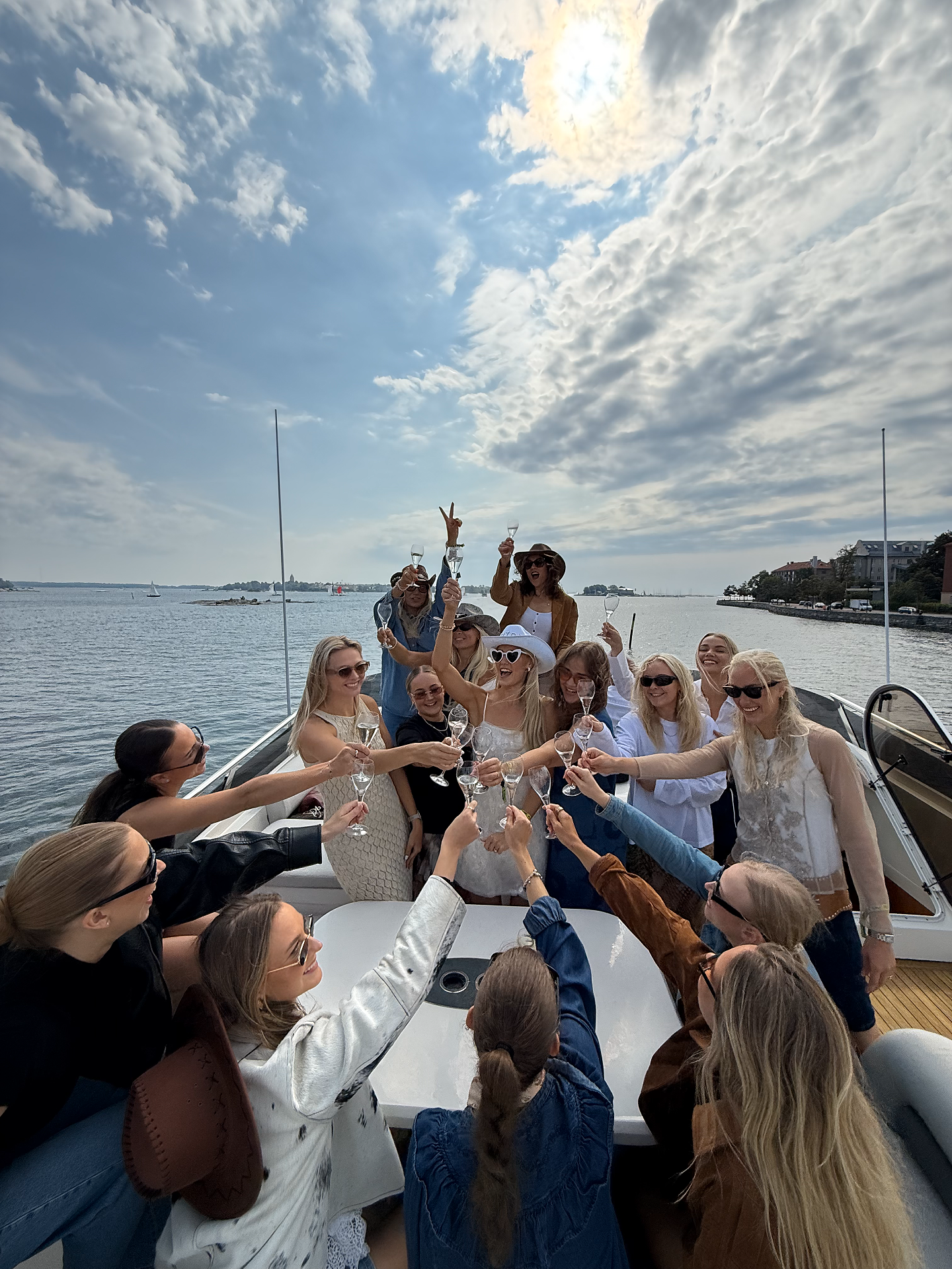 Yacht Rental in Helsinki: Private Charter Compared to Traditional Boat Hire
