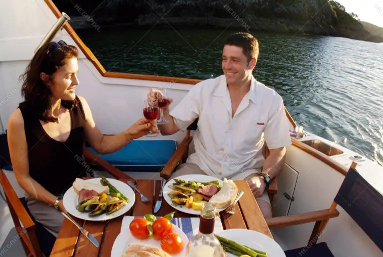 What Does an Unforgettable Dinner Cruise for Two Cost in the Helsinki Archipelago?