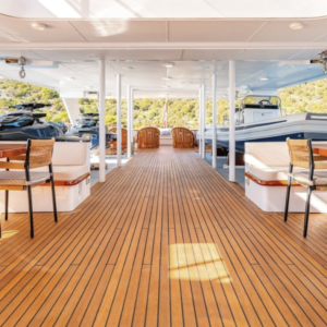 Square: M/Y Victory 2