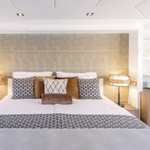 Square: M/Y Victory 8